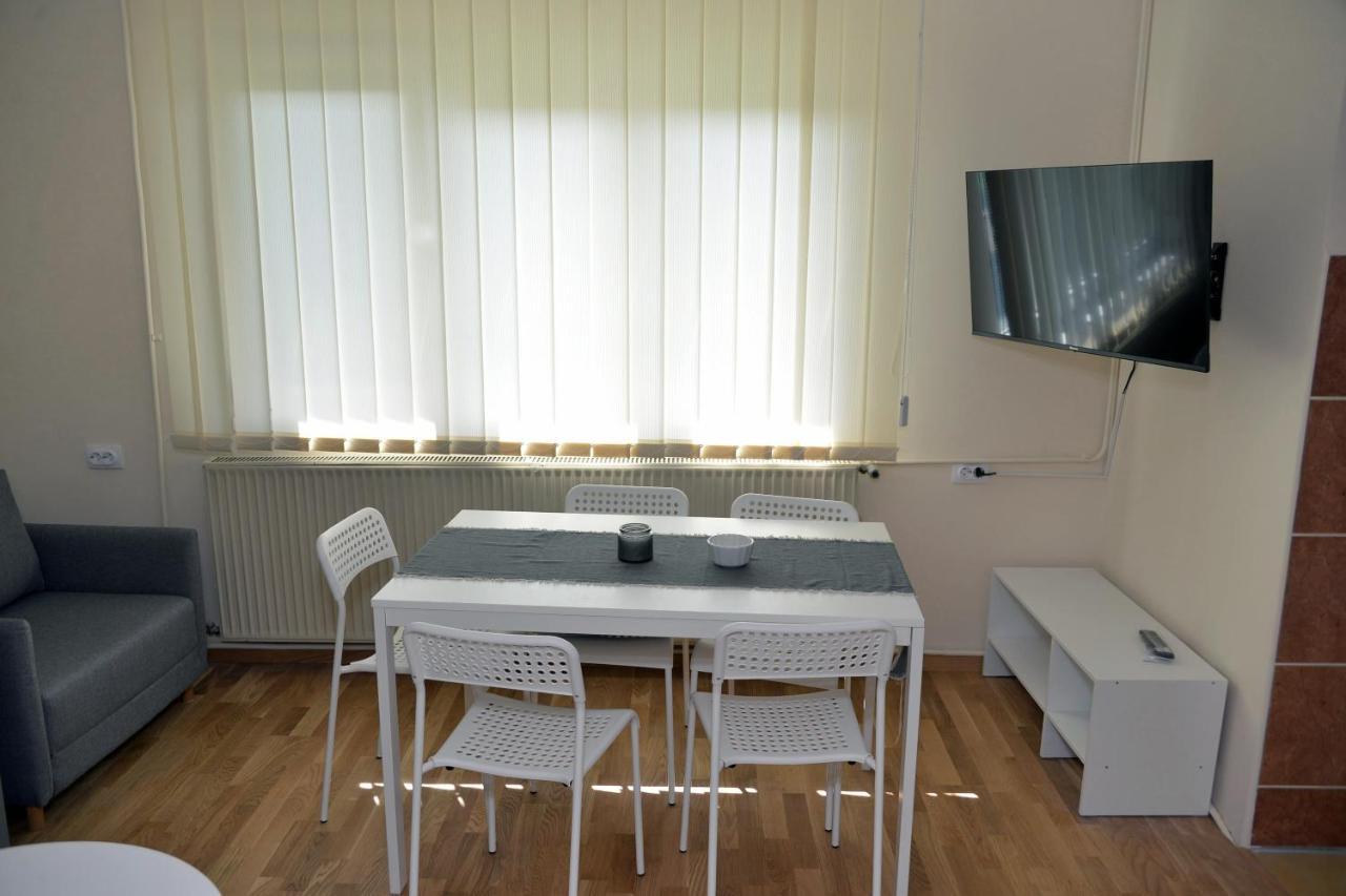 Affordable And Newly Renovated 1-Bedroom Apartment Kraljevo Exteriör bild