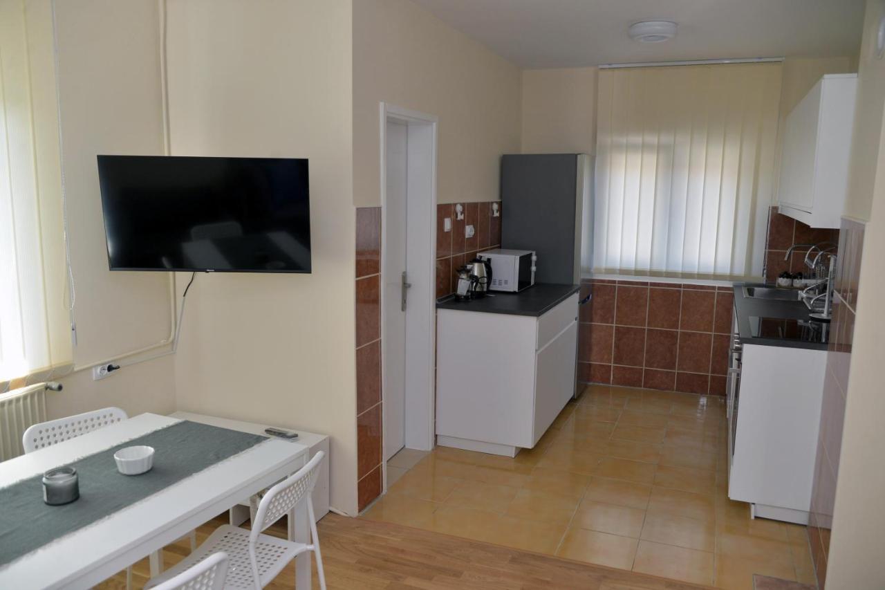 Affordable And Newly Renovated 1-Bedroom Apartment Kraljevo Exteriör bild