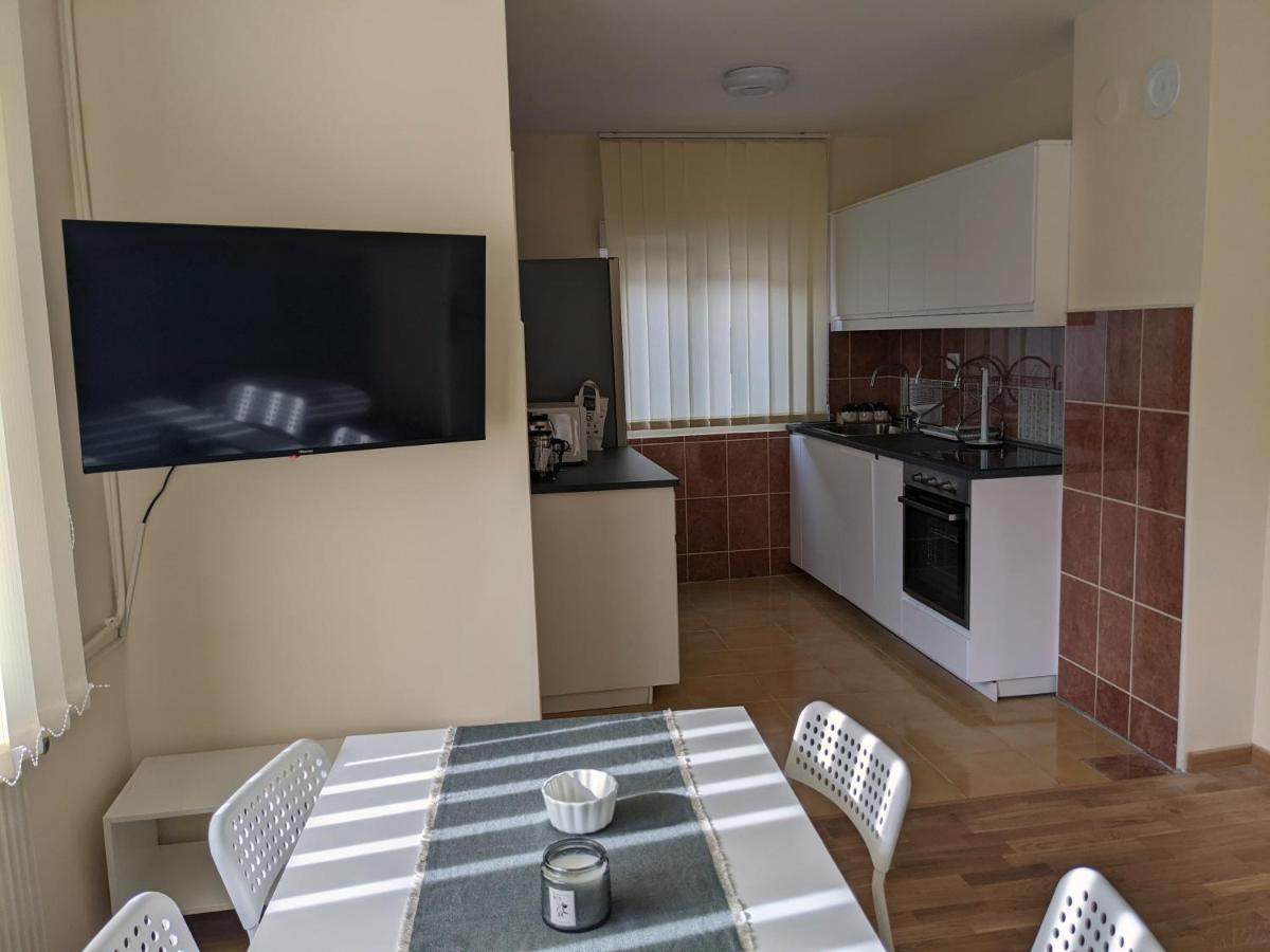 Affordable And Newly Renovated 1-Bedroom Apartment Kraljevo Exteriör bild