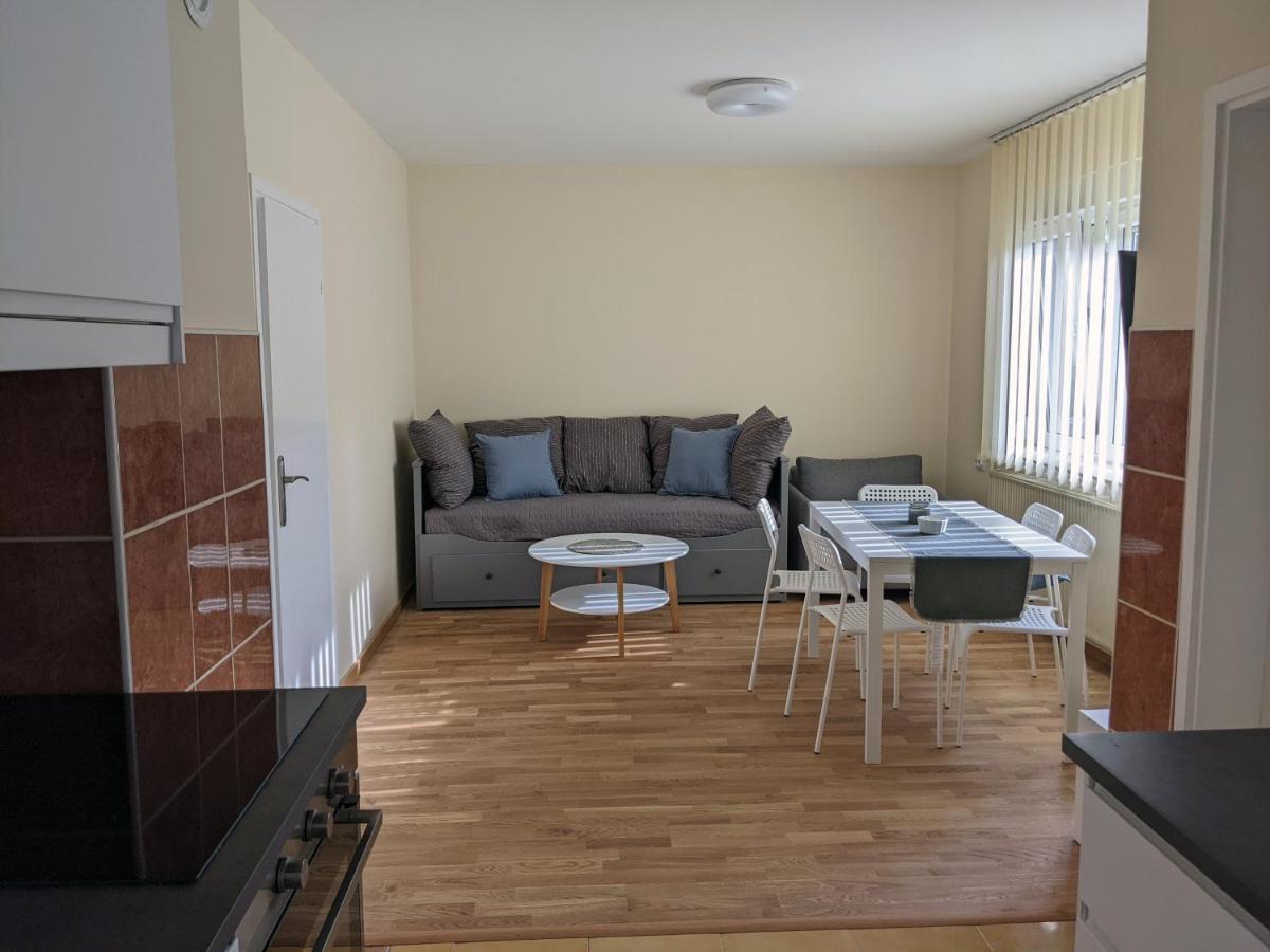 Affordable And Newly Renovated 1-Bedroom Apartment Kraljevo Exteriör bild