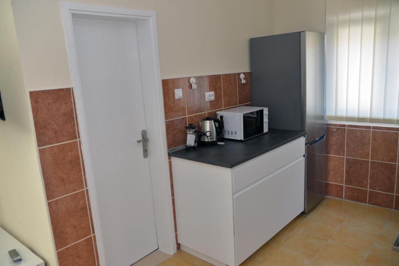Affordable And Newly Renovated 1-Bedroom Apartment Kraljevo Exteriör bild