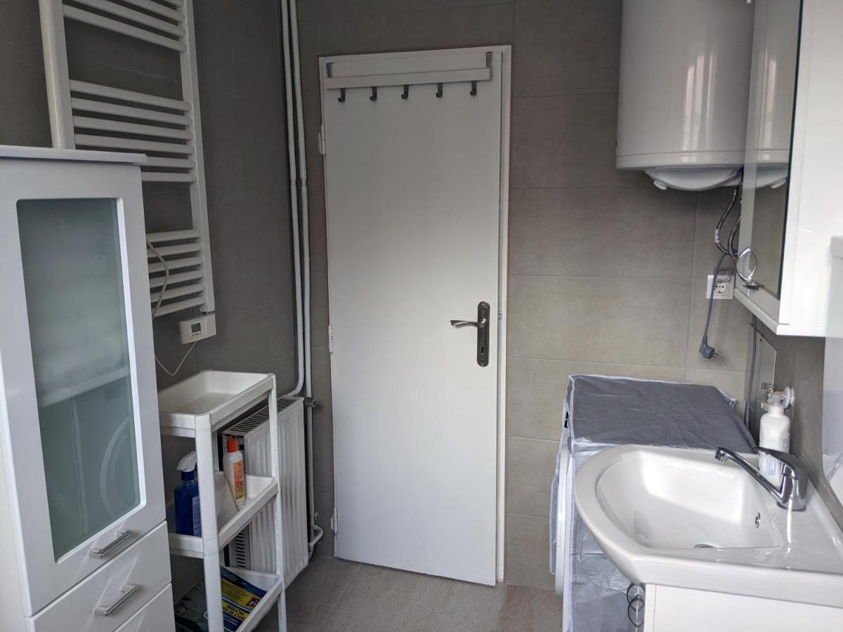 Affordable And Newly Renovated 1-Bedroom Apartment Kraljevo Exteriör bild