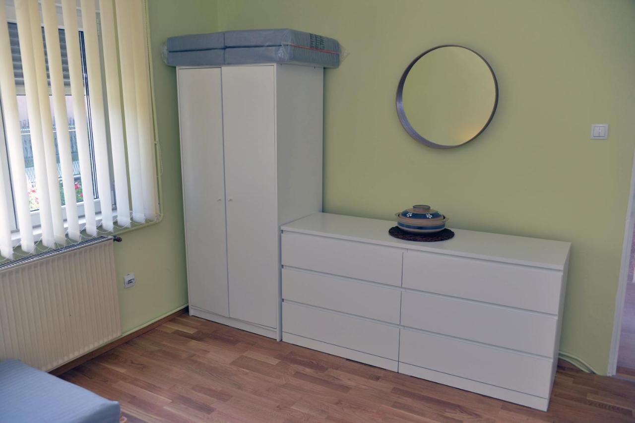 Affordable And Newly Renovated 1-Bedroom Apartment Kraljevo Exteriör bild