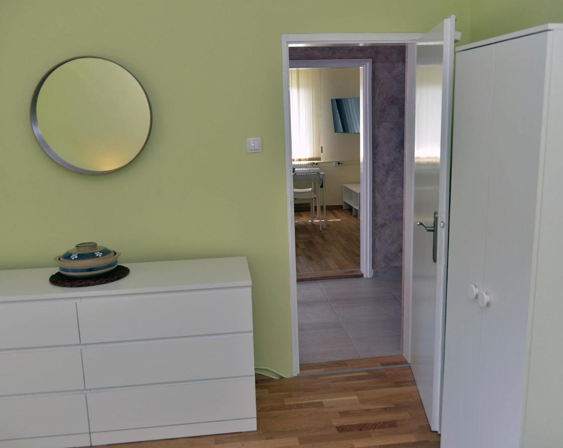 Affordable And Newly Renovated 1-Bedroom Apartment Kraljevo Exteriör bild