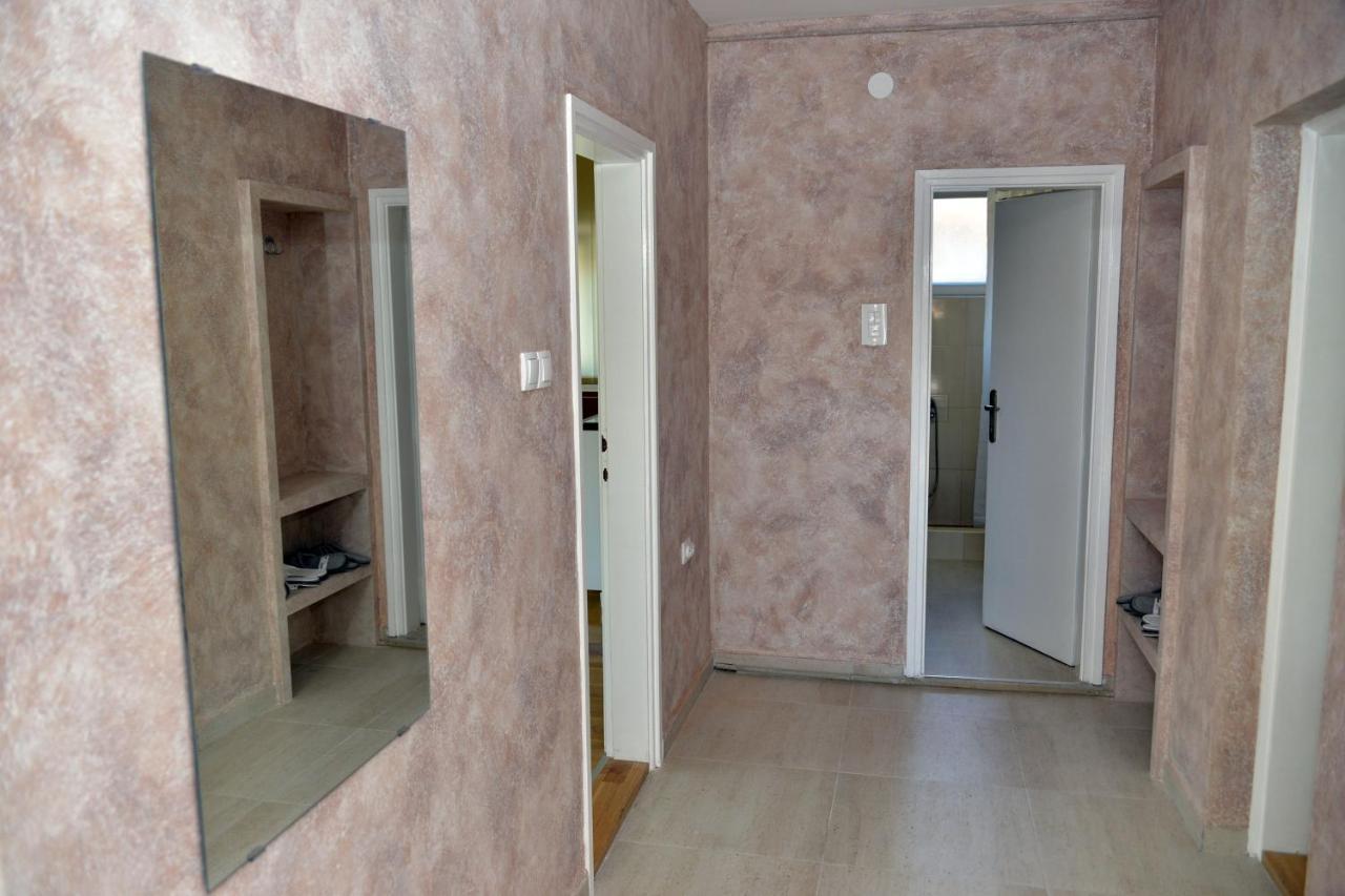 Affordable And Newly Renovated 1-Bedroom Apartment Kraljevo Exteriör bild